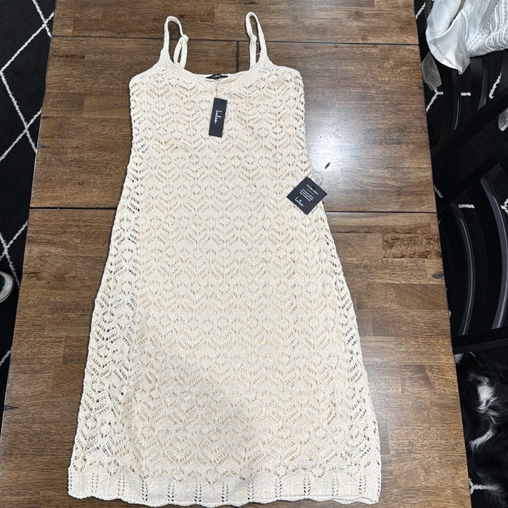 Lulu’s Sunset Vibes Light Beige Crochet Dress. Size Medium. NWT.